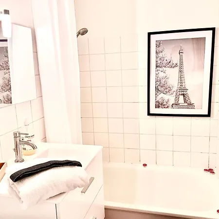 Golden Eiffel Tour ! Apartment *